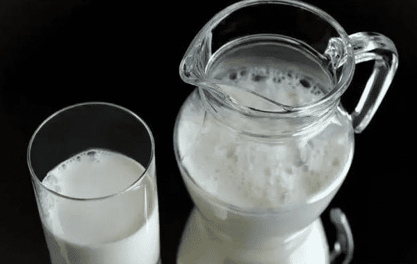 扁桃体相关问题：牛奶这样喝会释放重金属，对孩子大脑很不利！